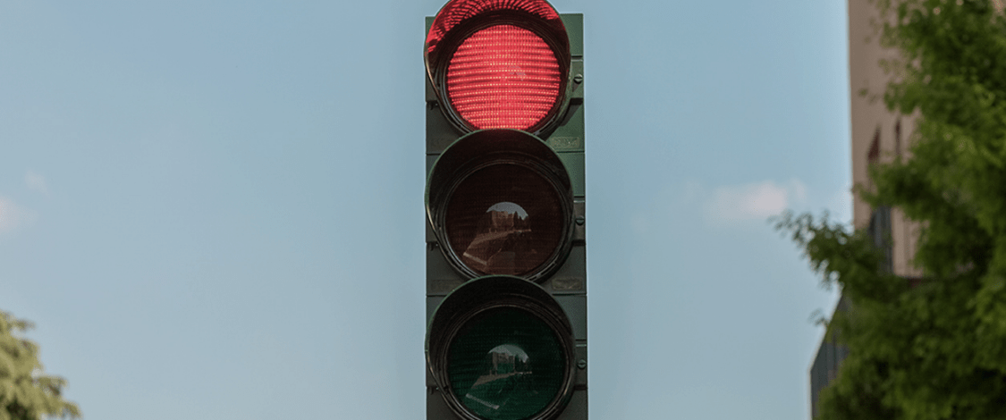 Semaforo rosso o verde? L'automobilista è responsabile delle
